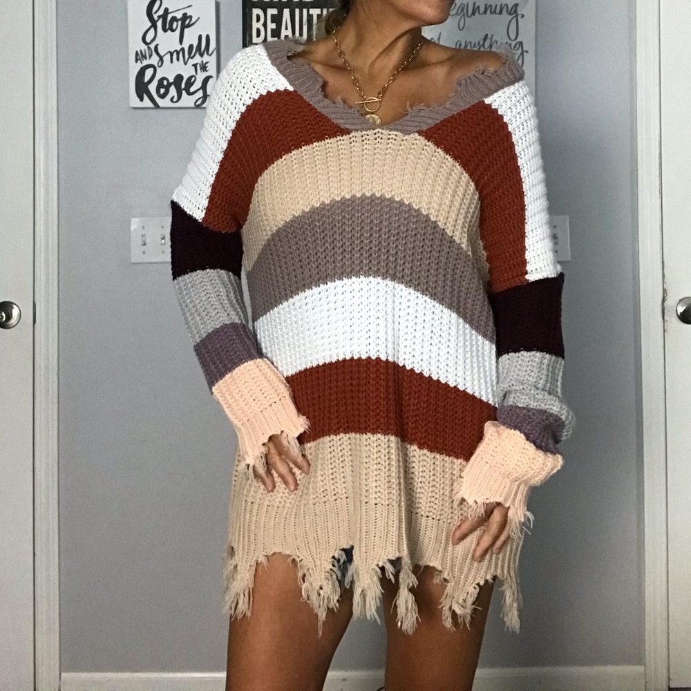 ADORABLE Frayed Sweater. Perfect Fall Colo…